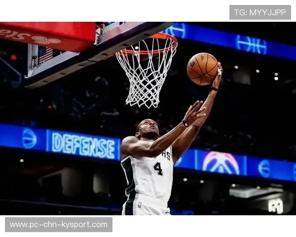 福克斯助攻后卫命中补篮，国王完成漂亮配合